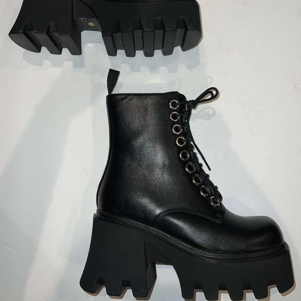 Brand New LaModa platform boots